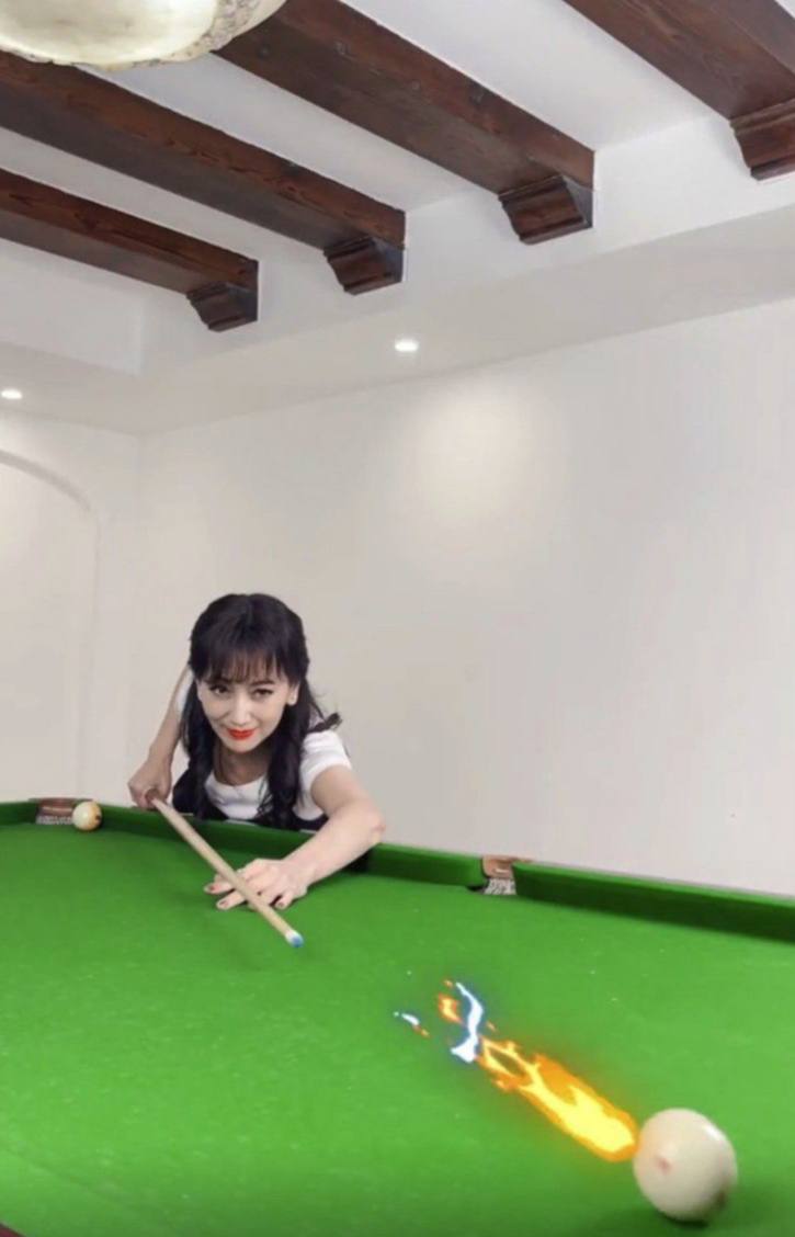 又可以放一張英式桌球枱。